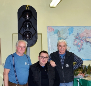 z levé strany :  Petr Kovář, Mirek Tošovský, Vlastimil Novák
